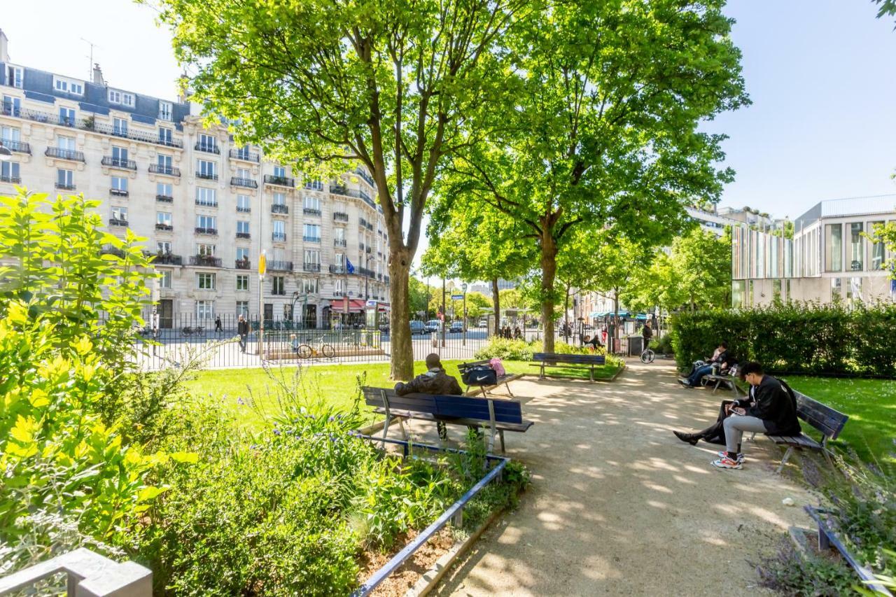 Cozy Studio With Amazing View Parigi Esterno foto